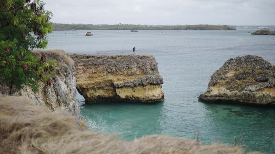 Lombok: Private Pink Beach & Gili Snorkeling Tour with GoPro - Semangkok Beach and a full seafood lunch