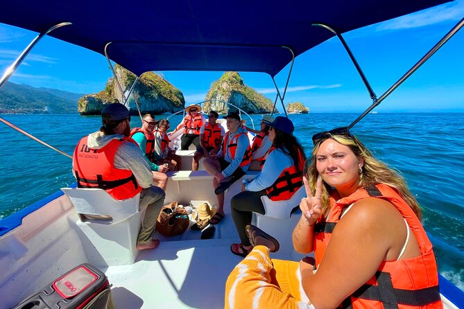 Los Arcos 5 islands Snorkeling Cliff Jumping and Hidden Beach - The small beach stop