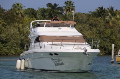 Luxury Yacht in Paradise and snorkel by Isla Mujeres