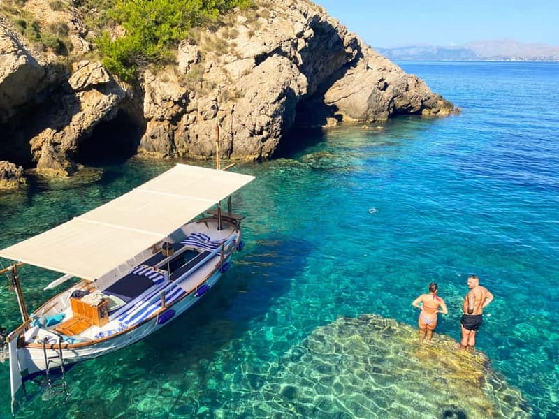 Mallorca: Alcudia: Private Boat Tour with Snorkel - Illa de Formentor: the main water stop