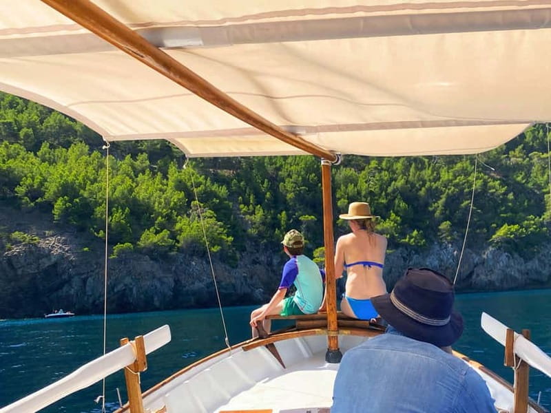 Mallorca: Alcudia: Private Boat Tour with Snorkel - Drinks, snacks, and the one point to clarify