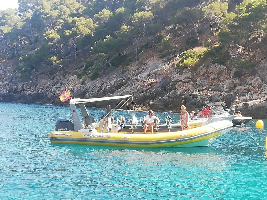Mallorca : Blue Cave Boat Tour with Snorkeling - The boat, skipper, and group size