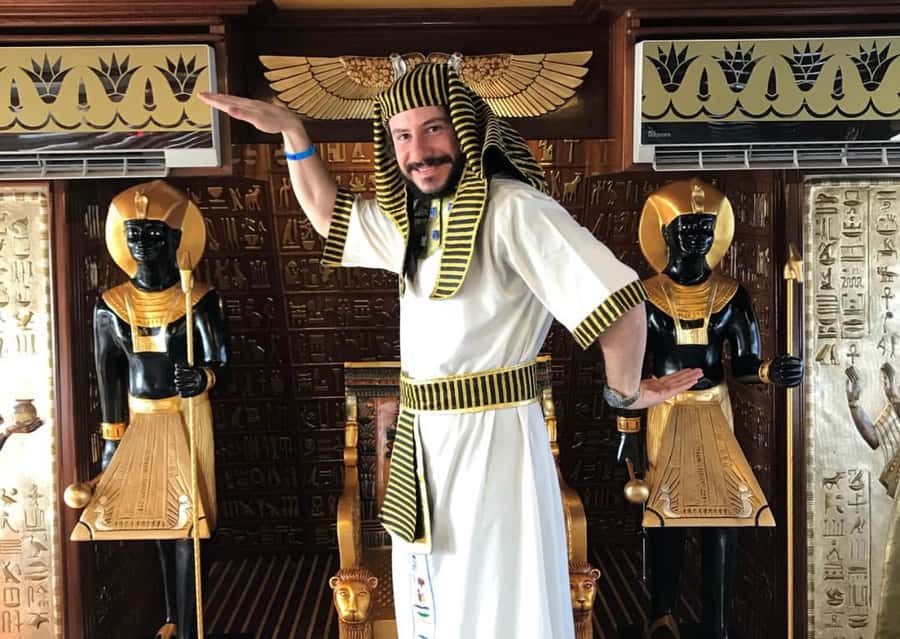 Marsa Alam: Nefertari Sunset/Morning Cruise & Snorkeling - Egyptian costumes and Tutankhamun’s throne