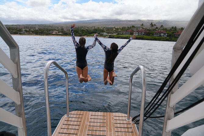 Maui: Molokini and Turtles Luxury Yacht Snorkel - Lunch, showers, and the open bar