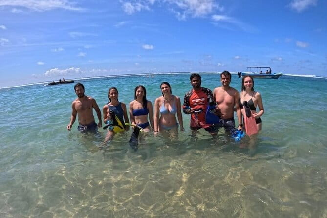 Mirissa Unforgettable Snorkeling Experience with Turtles - Crowds, safety, and comfort in the water