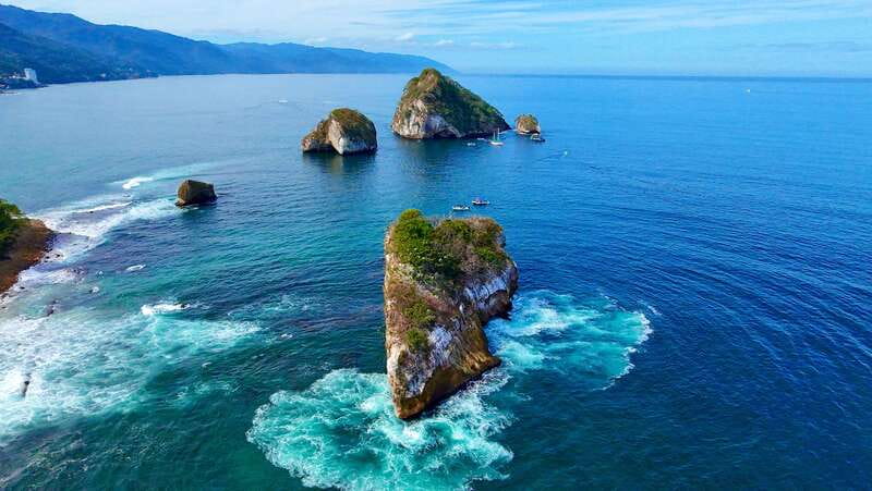 Mismaloya: Snorkeling, Cliff Jumping, and Beach Tour - Cliff jumping from a designated spot
