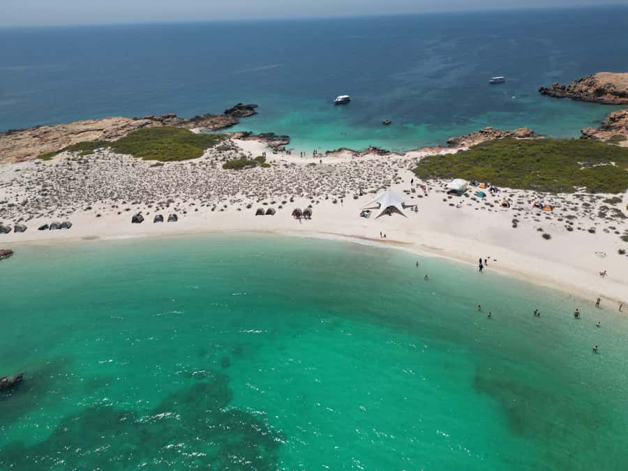 Muscat: Daymaniat Islands Snorkeling Trip with Brunch - Reaching the nine islands by speedboat