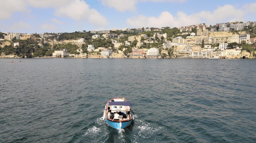 Naples: Castel dell'Ovo Boat Tour with Snorkeling & Aperitif - Leaving Molo Rugiada and crossing the Gulf