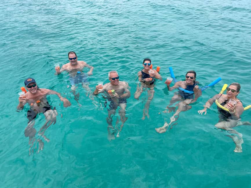 Nassau: 3 Islands Boat w/ Swimming Pigs, Snorkeling & Turtle - Green Cay and the search for sea turtles
