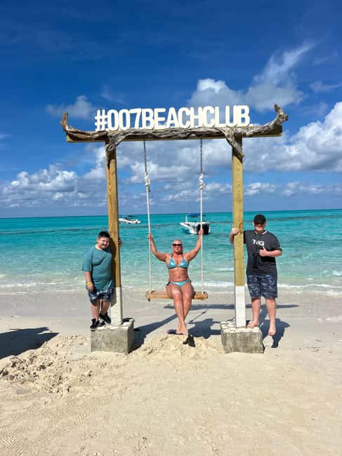 Nassau: Pigs, Snorkel, Turtles, Lunch, Private Beach Club - Stop two: turtle watching at Green Cay