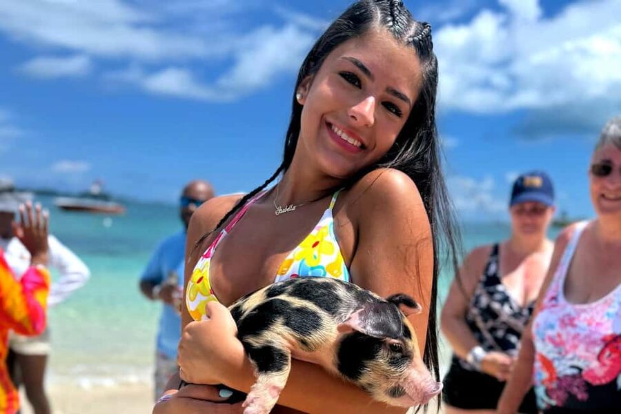 Nassau: Swimming Pigs, Snorkeling, Lunch, & Beach Boat Tour - Key things to know before you book