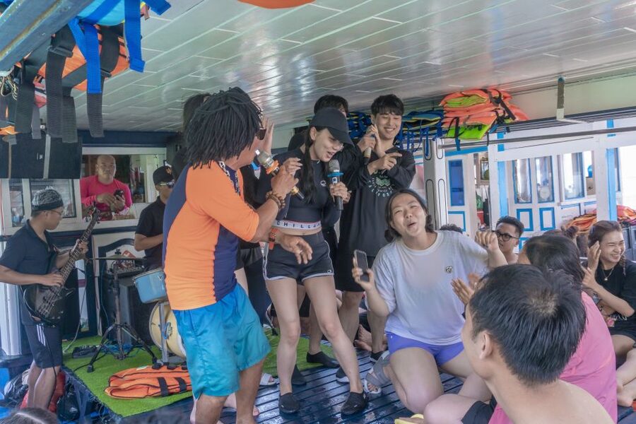 Nha Trang: Coral Reef Snorkeling and Floating Bar Party - Hon Mot and the floating bar party