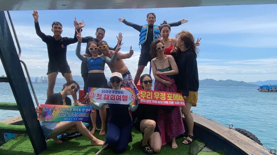 Nha Trang: Coral Reef Snorkeling and Floating Bar Party - Con Se Tre Tourist Village and a generous seafood lunch
