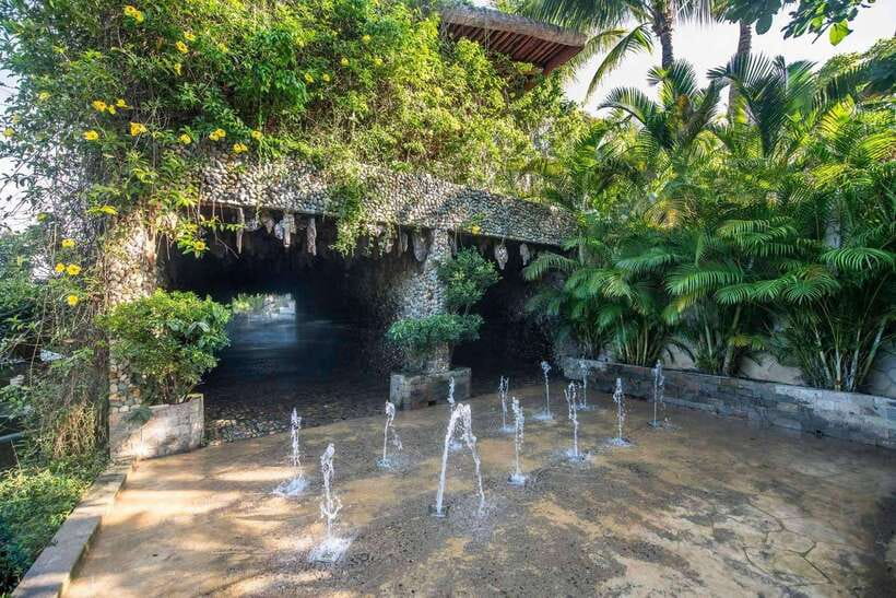 Nha Trang: Coral Reef Snorkeling, Mud Bath & Floating Bar - Hon Tam Merperle’s mud bath and mineral pools