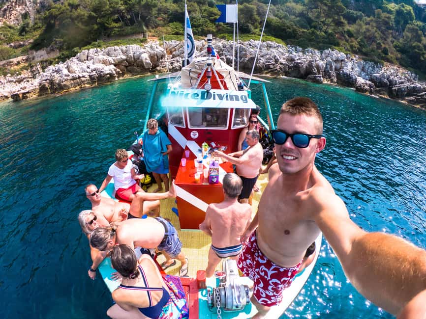 Nice : VIP sea tour with snorkeling & discover scuba - Setting off from the diver statue in Nice
