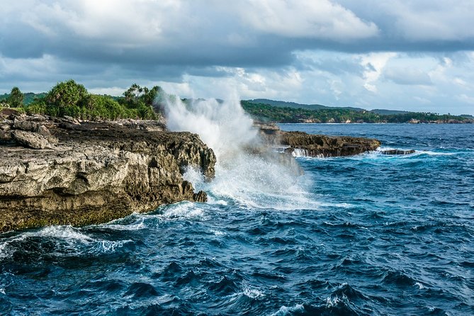 Nusa Lembongan Island: Snorkeling & Mangrove Forest Day Tour - Yellow Bridge and the island sightseeing portion
