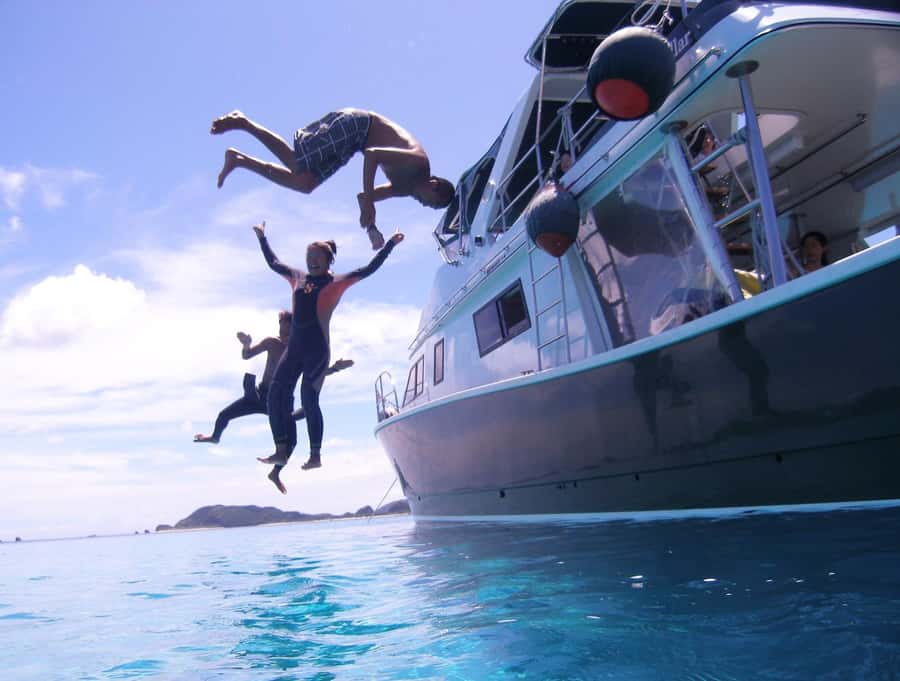 Okinawa: From Naha: Kerama Islands 1-day snorkeling tour - Seasonal extras: whales, shaved ice, and New Year customs