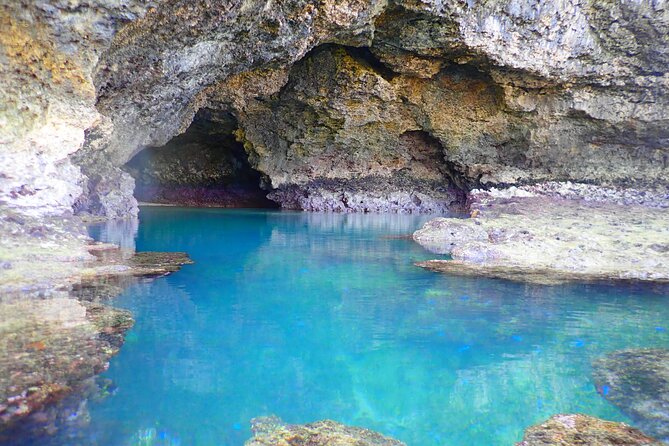 Okinawa Ishigaki Kabira Bay SUP or Canoe and Blue Cave Snorkeling - Paddling across Kabira Bay