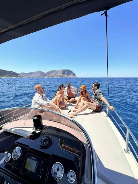 Palermo : Tour condiviso in barca con Aperitivo e Snorkeling - Vergine Maria beach and the first coastal views