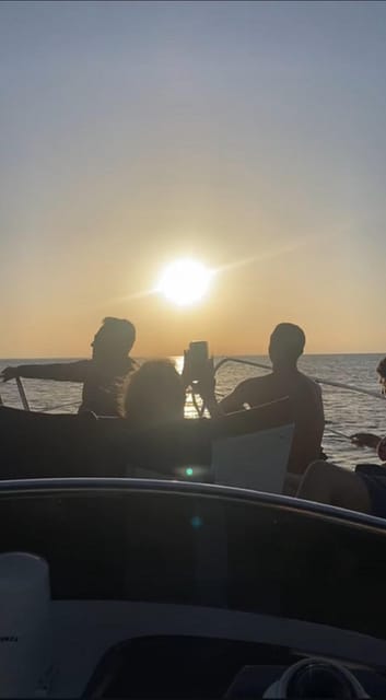 Palermo : Tour condiviso in barca con Aperitivo e Snorkeling - Boats, crew, music, and onboard comfort