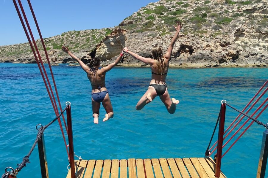 Palma de Mallorca: Palma Bay Boat Tour with Snorkeling - The swimming stop in clear southern water