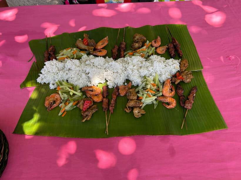 Pamilacan island: Dolphins, snorkel, lunch and walking tour - A barefoot Boholano lunch by the sea
