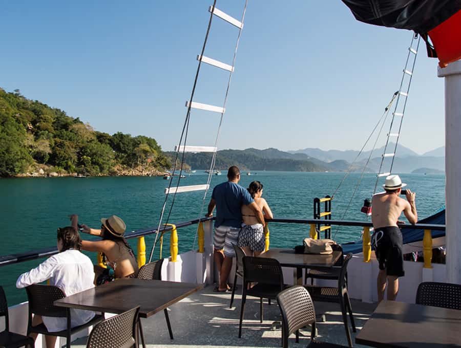 Paraty Bay: Islands & Beaches Boat Tour with Snorkeling - Setting out from Paraty harbor