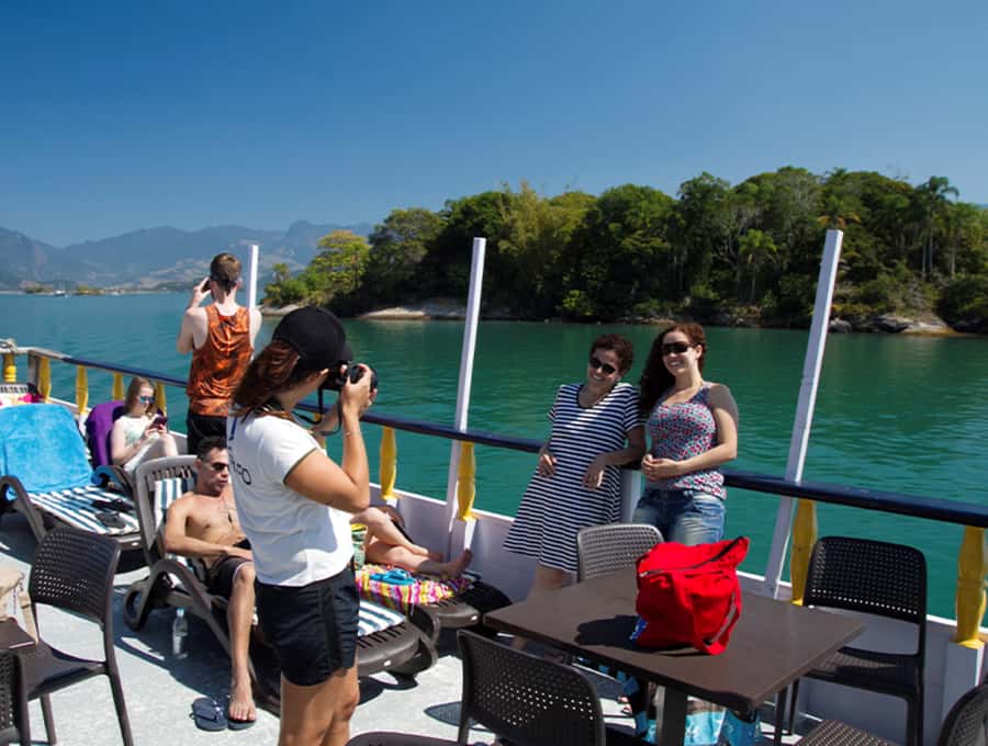 Paraty Bay: Islands & Beaches Boat Tour with Snorkeling - Snorkeling, paddleboards, and floating mats