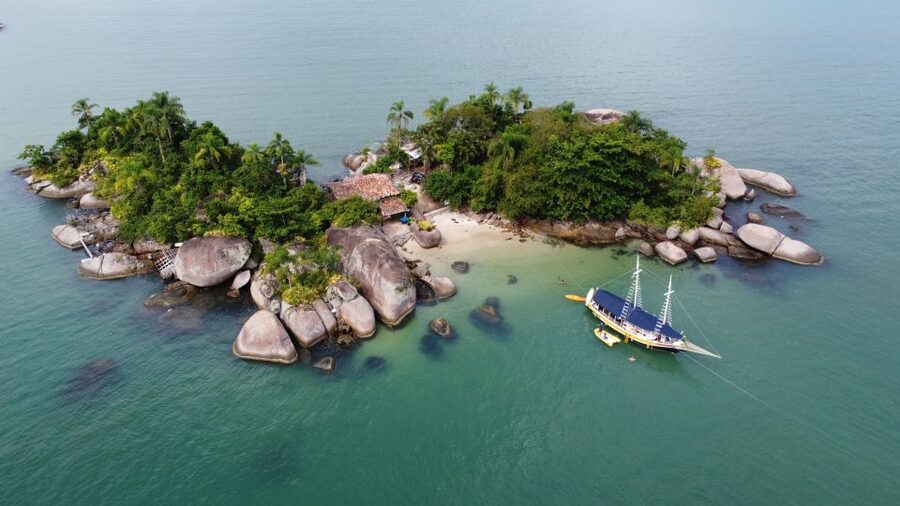 Paraty Bay: Islands & Beaches Boat Tour with Snorkeling - Who will enjoy this boat tour most?