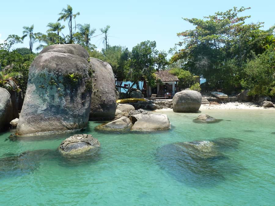 Paraty: Schooner Boat Tour with Beaches and Snorkeling - A Schooner Built for Easy Water Access