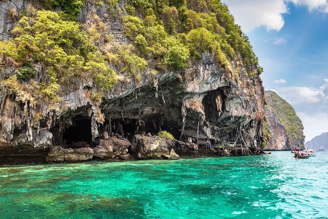 Phi Phi & Bamboo Islands Snorkeling Tour with Lunch by Speedboat - Lunch at Ton Sai Bay on Phi Phi Don