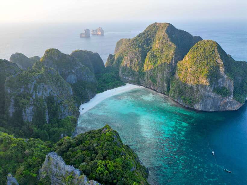 Phi Phi: Half-Day Tour with Maya Bay, Pileh Lagoon & Snorkel - Pileh Lagoon: the best place to cool off
