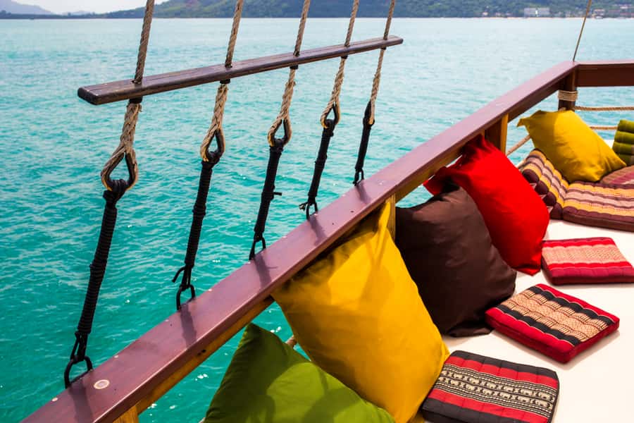 Phuket: Escape the crowds on relaxing boat (Snorkelling) - Food, drinks, and the comfort factor