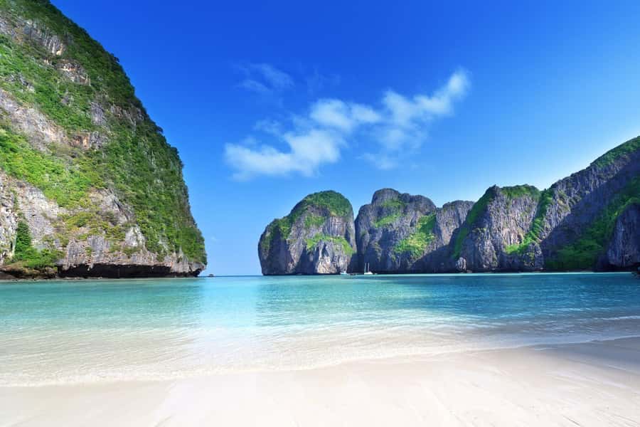 Phuket/Khao Lak: Snorkeling Trip to Phi Phi & Bamboo Islands - Lunch on Koh Phi Phi Don breaks up the morning
