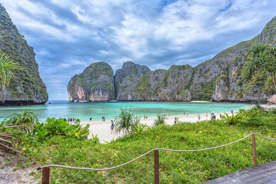 Phuket: Relaxed Phi Phi & Khai Islands Beach Snorkeling Tour - Ton Sai Bay lunch on Phi Phi Don