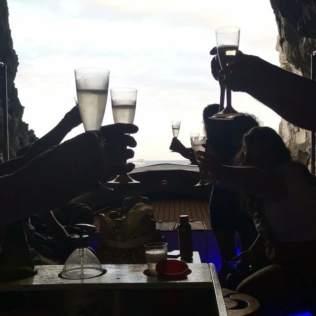 Pillirina, Ortigia, caves: Boat Tour, Snorkeling & Prosecco - Entering the sea caves
