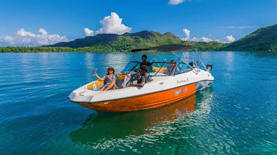 Praslin: Curieuse & St-Pierre Boat Adventure with Snorkeling - Meeting Curieuse’s giant tortoises