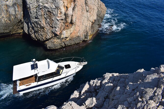 Private boat tour - caves, snorkeling, bays and beaches - Setting out from Gruž for a four-hour sea day