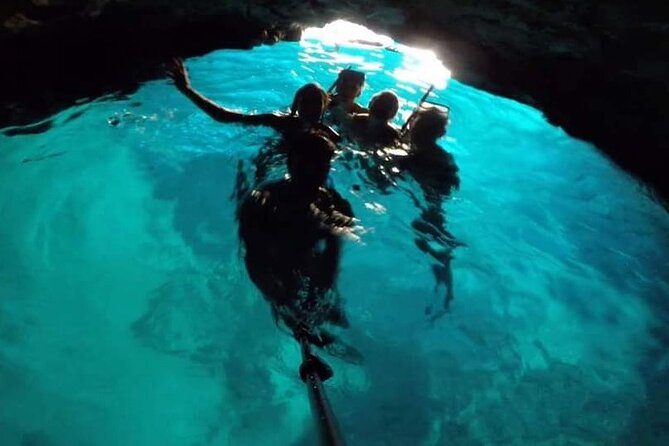 Private boat tour - caves, snorkeling, bays and beaches - How comfortable is the boat for up to eight people?