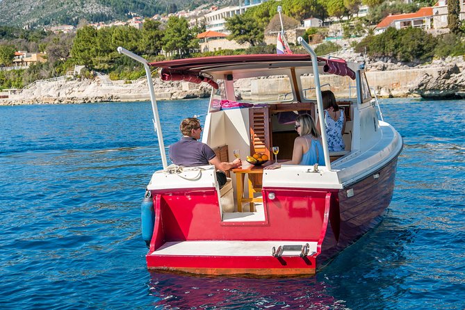 Private boat tour- explore the islands, find hidden caves and try snorkelling - The boat, refreshments, and comfort