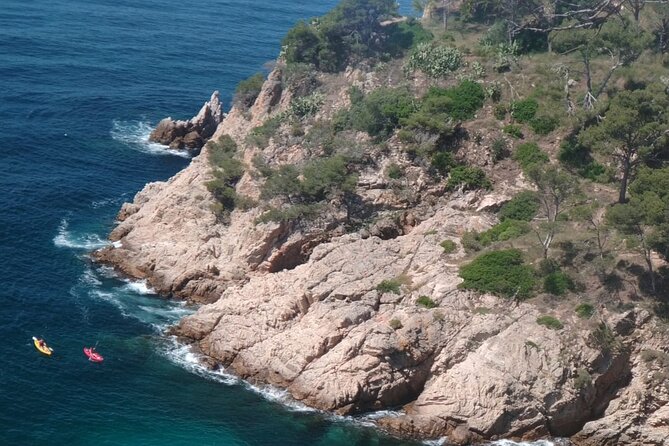 Private Costa Brava Kayak Experience with Snorkel from Barcelona - Getting started with kayaks, paddles, and life vests
