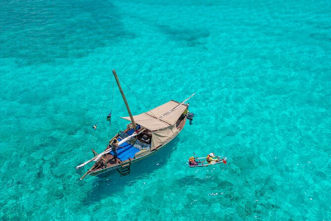Private/Sharing: Snorkeling with Dolphins Sandbank in Mnemba - Who will enjoy this Mnemba day most?