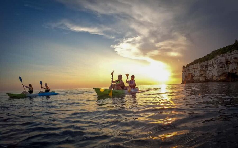 Pula: Kayaking,Snorkeling, Cliff jumping Tour with Wetsuit - The first half hour on the water
