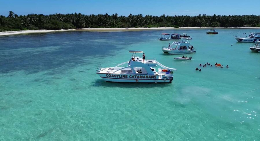 Punta Cana: Catamaran Tour with Reef Snorkeling and Open Bar - Crew service makes the difference