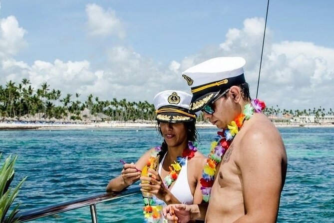 Punta Cana Party Boat Snorkeling with Music DJ and Open Bar - The one-hour natural pool and sandbar stop