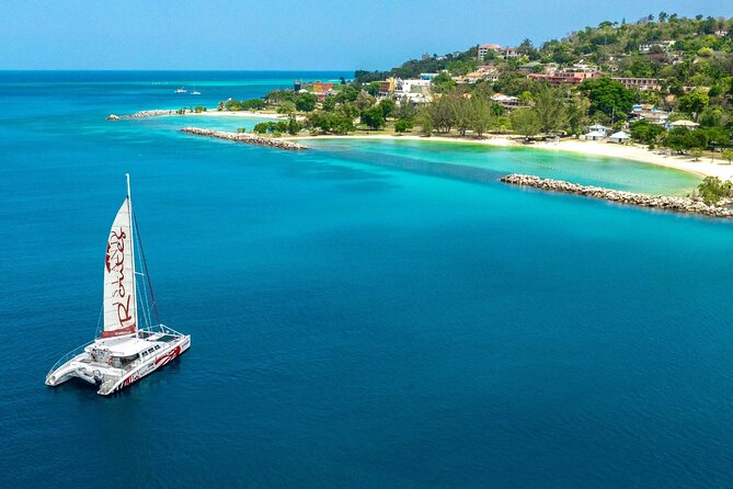 Reggae Catamaran and Snorkeling Open Bar Cruise Montego Bay - How crowded is the catamaran?