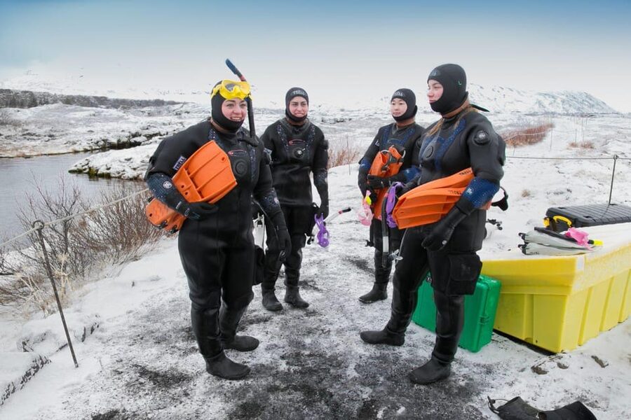 Reykjavík: Silfra Fissure Snorkeling between Two Continents - The safety talk and first steps into the fissure
