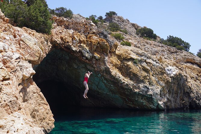 Rina Cave Sea Kayak Tour with Snorkeling and Picnic - Paddling toward Rina Cave
