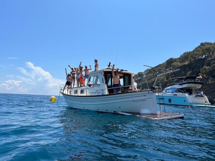 Roses boat trip Special: snorkeling in Cap de Creus - Leaving Roses on a small Menorcan boat