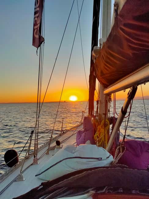 Santa Pola: Sail to Tabarca, snorkel, and enjoy sunset with a tasting - Sailing toward Tabarca and the protected reserve
